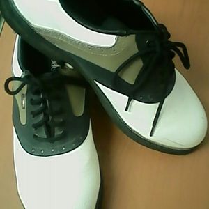 golfing shoes